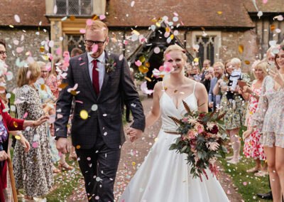 044 Wedding Moments 2022 - Wedding Confetti at St Laurence Church