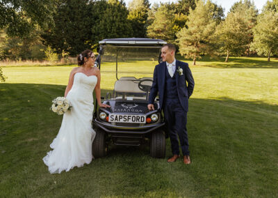 048 Wedding Moments 2022 - Wedding Couple with Golf Buggy Essendon