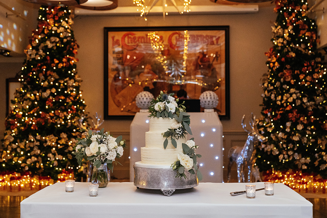 Christmas Themed Wedding Cake Photo Winter Wedding at The Lion House