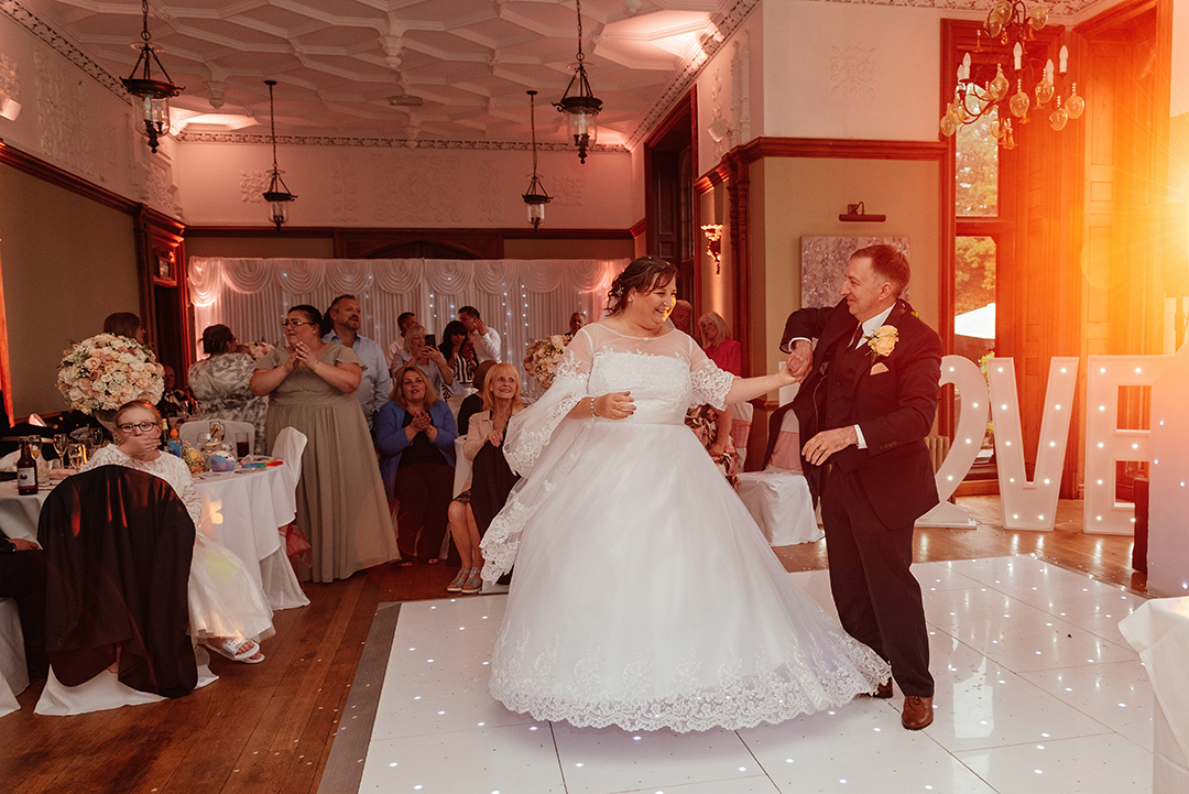 Hertfordshire Golf & Country Club Wedding First Dance Photography