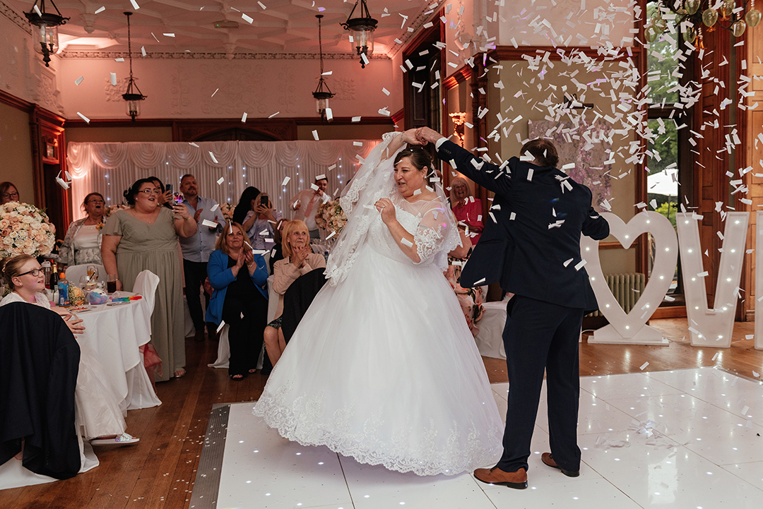 Hertfordshire Golf & Country Club Wedding Photography First Dance